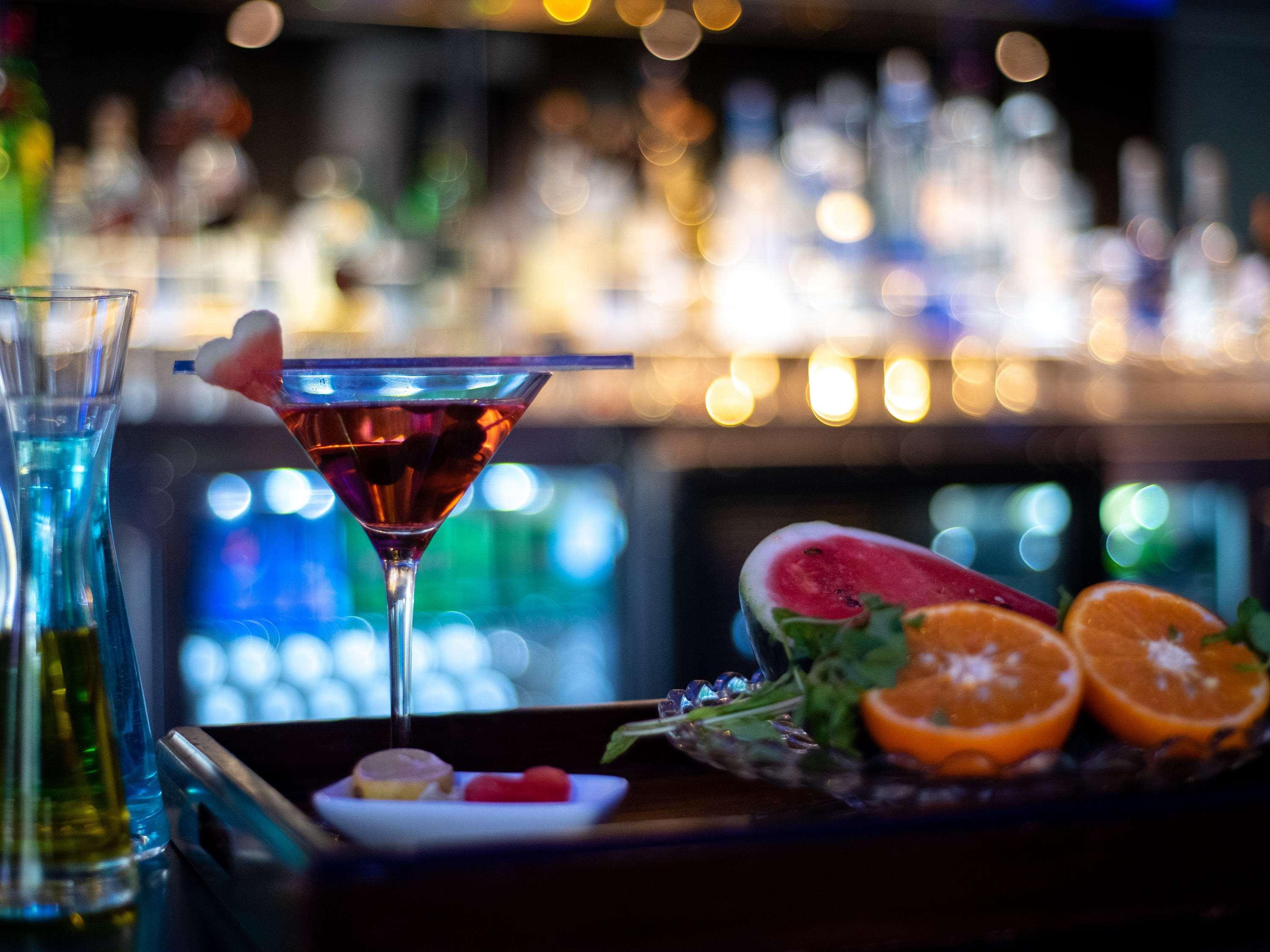 Mercure Hyderabad Kcp Banjara Hills, An Accor Hotel Esterno foto A cosmopolitan cocktail