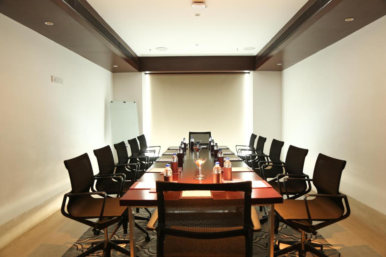 Mercure Hyderabad Kcp Banjara Hills, An Accor Hotel Esterno foto A boardroom
